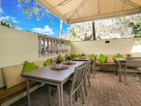 Almond Tree Inn - Adults Only