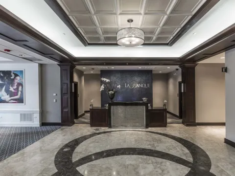La Banque Hotel
