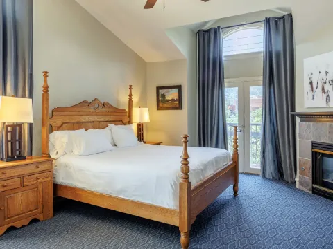 The Bradley Boulder Inn