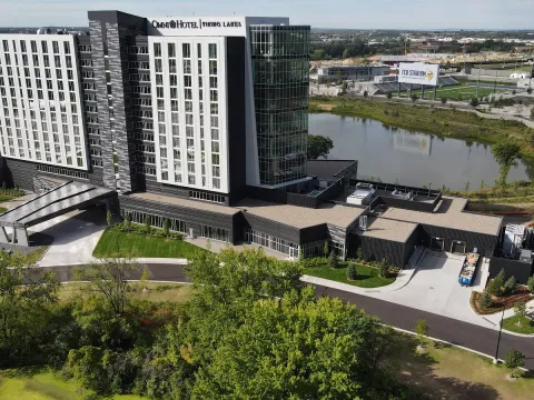 Omni Viking Lakes
