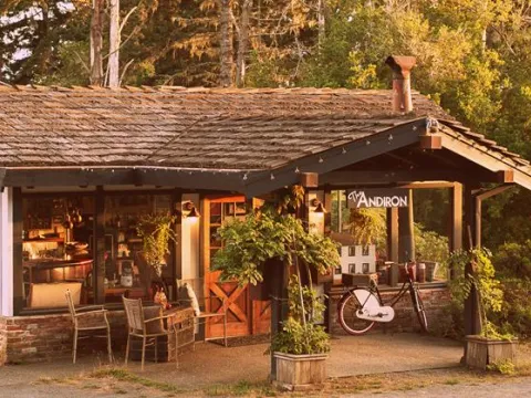 The Andiron Seaside Inn & Cabins