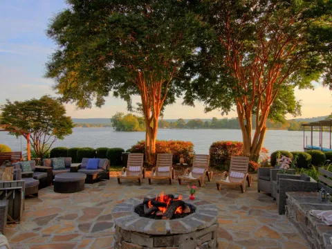 Lookout Point Lakeside Inn